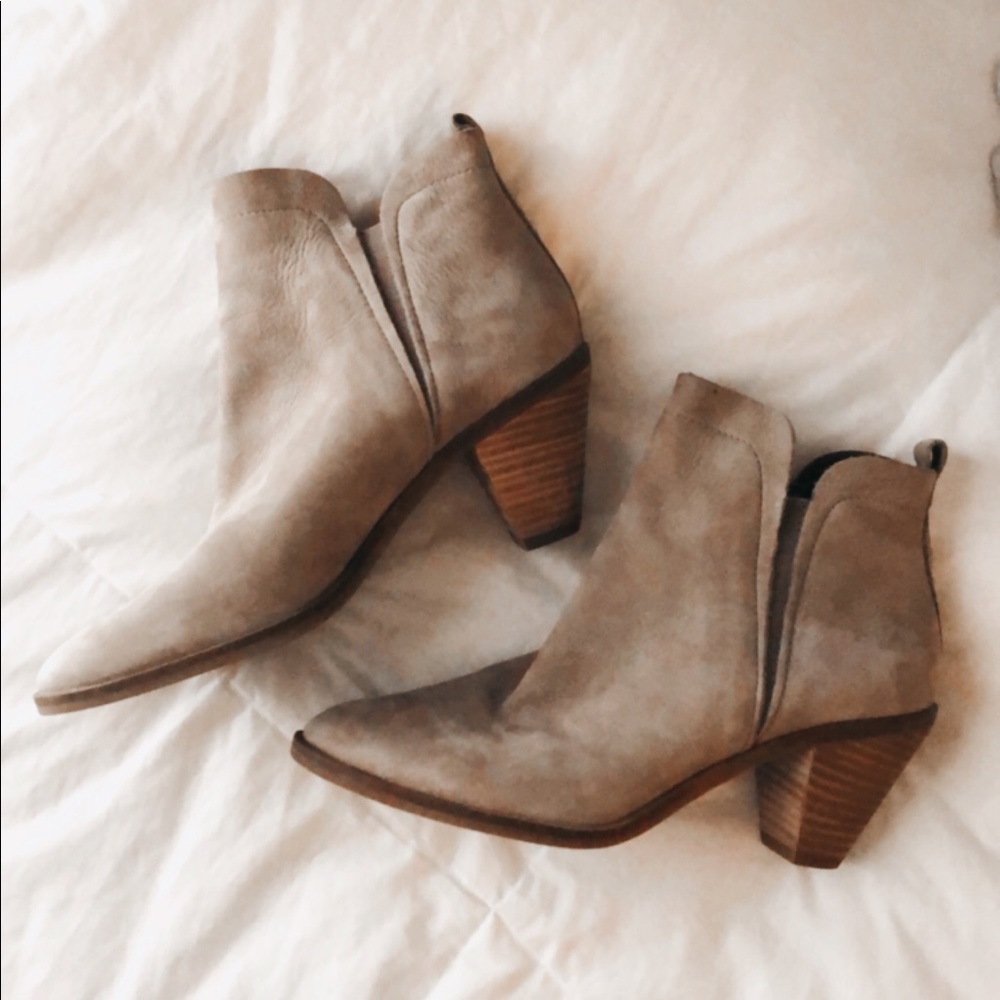 🌿Lucky brand taupe ankle boots!!